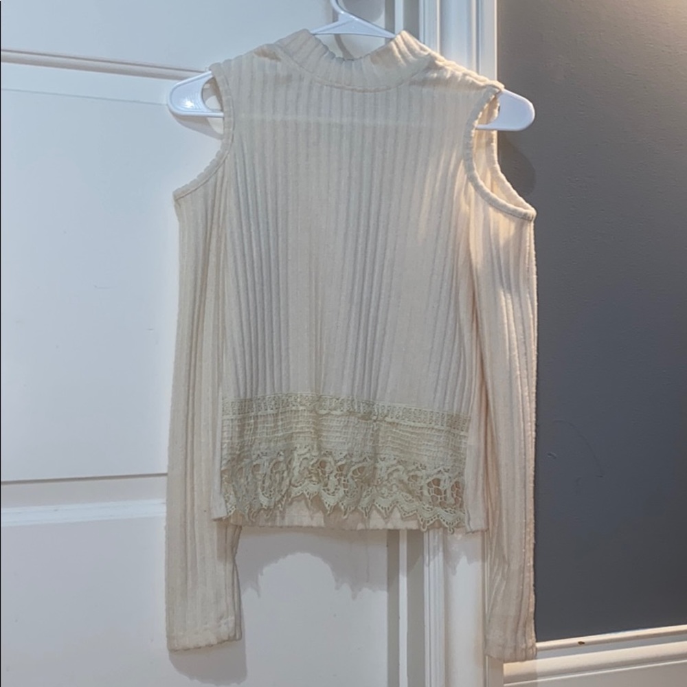 🌸3/$12🌸CHARLOTTE RUSSE OFF-WHITE TOP - Picture 2 of 5